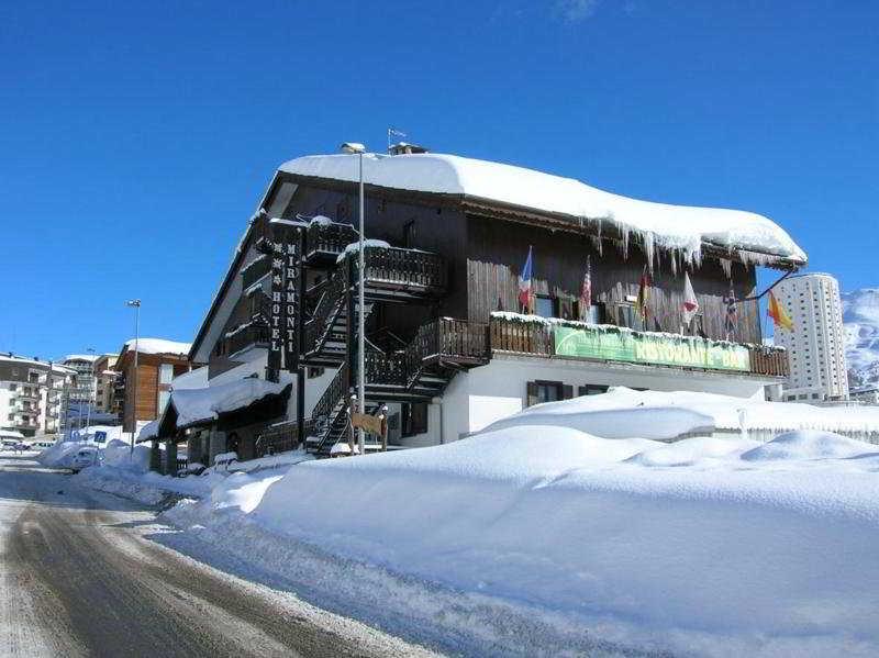 Miramonti Hotel Sestriere Exterior photo
